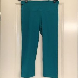 Fabletics Marine Teal Capri Legging